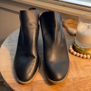 Universal Thread ankle boots